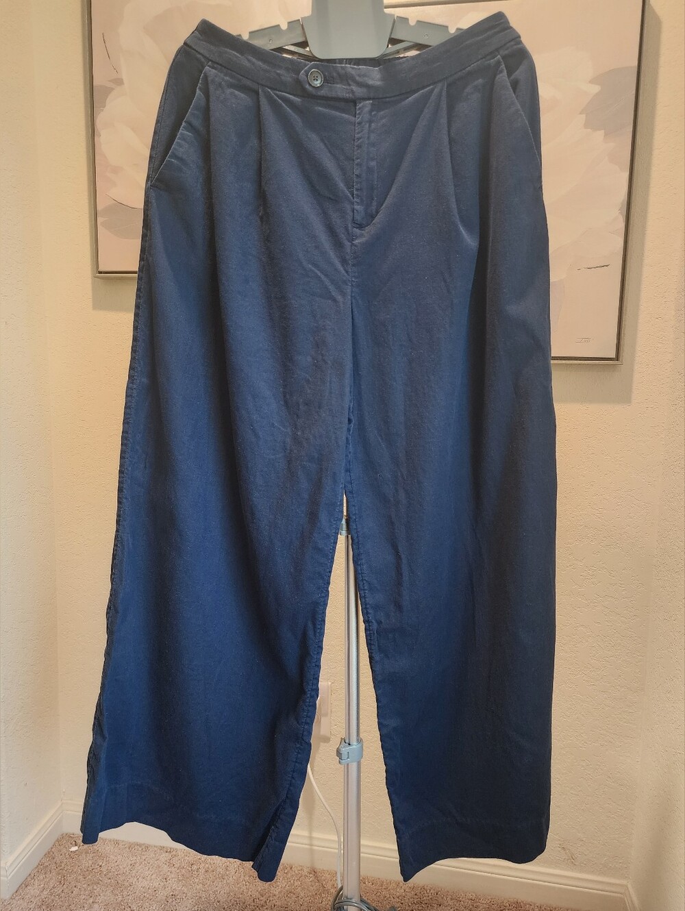Banana Republic Navy Wide-Leg trousers 

.